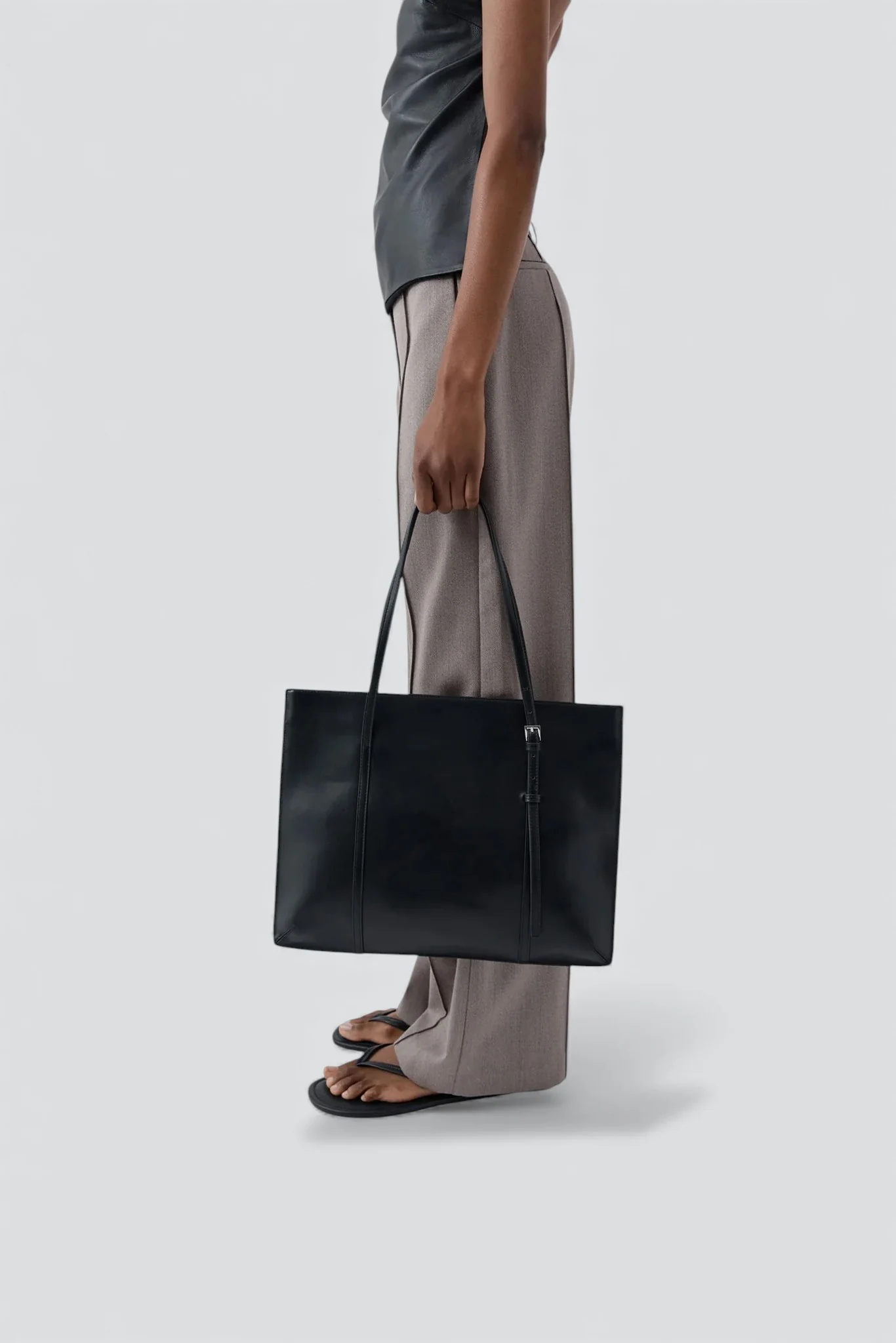 Black 90s Messenger Tote - Image 3