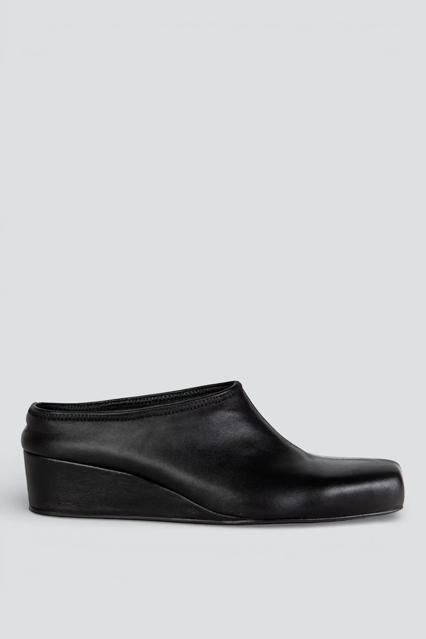 Black Border Slipper