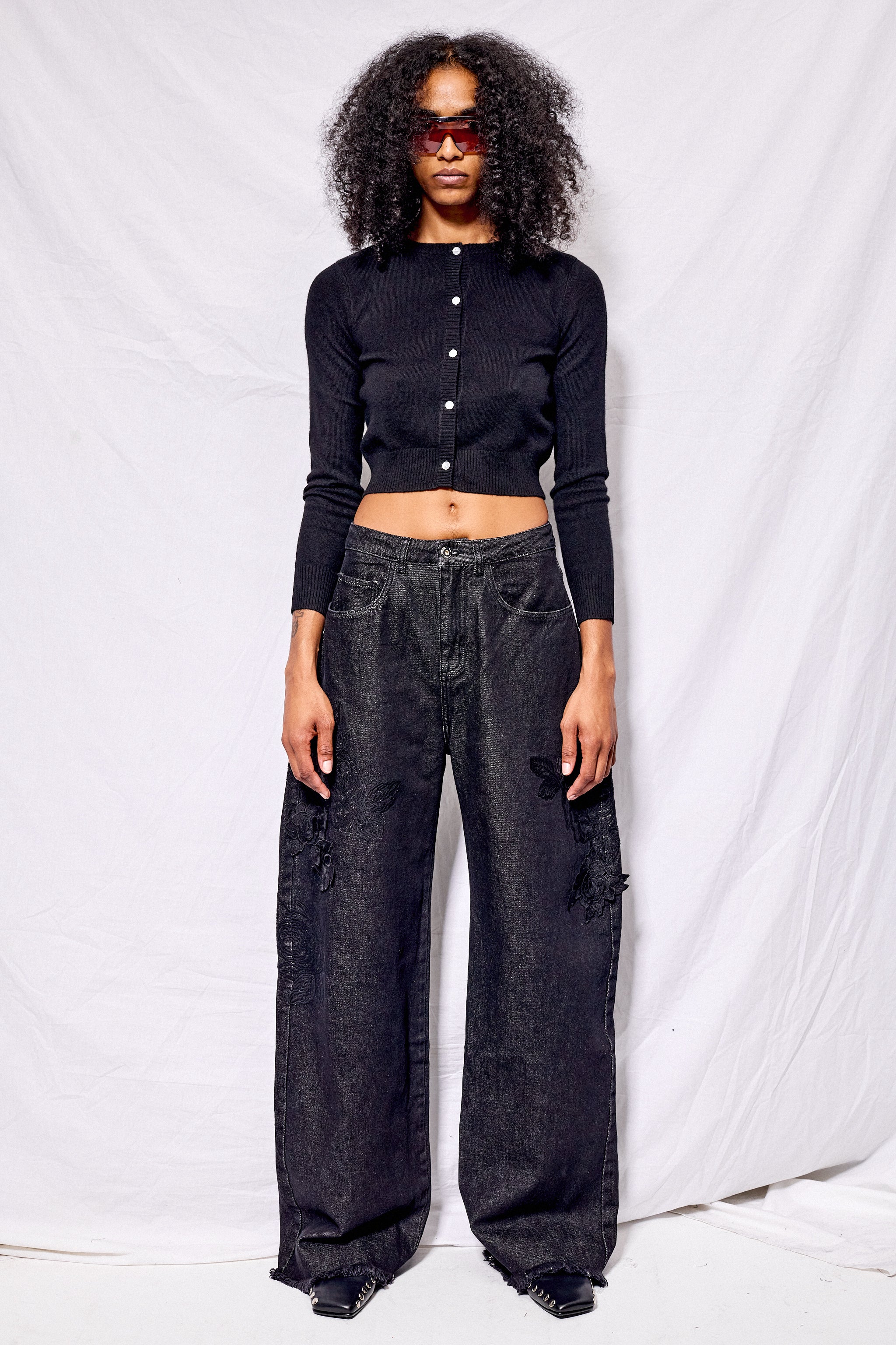 Black Cashmere Crop Cardigan - Image 3