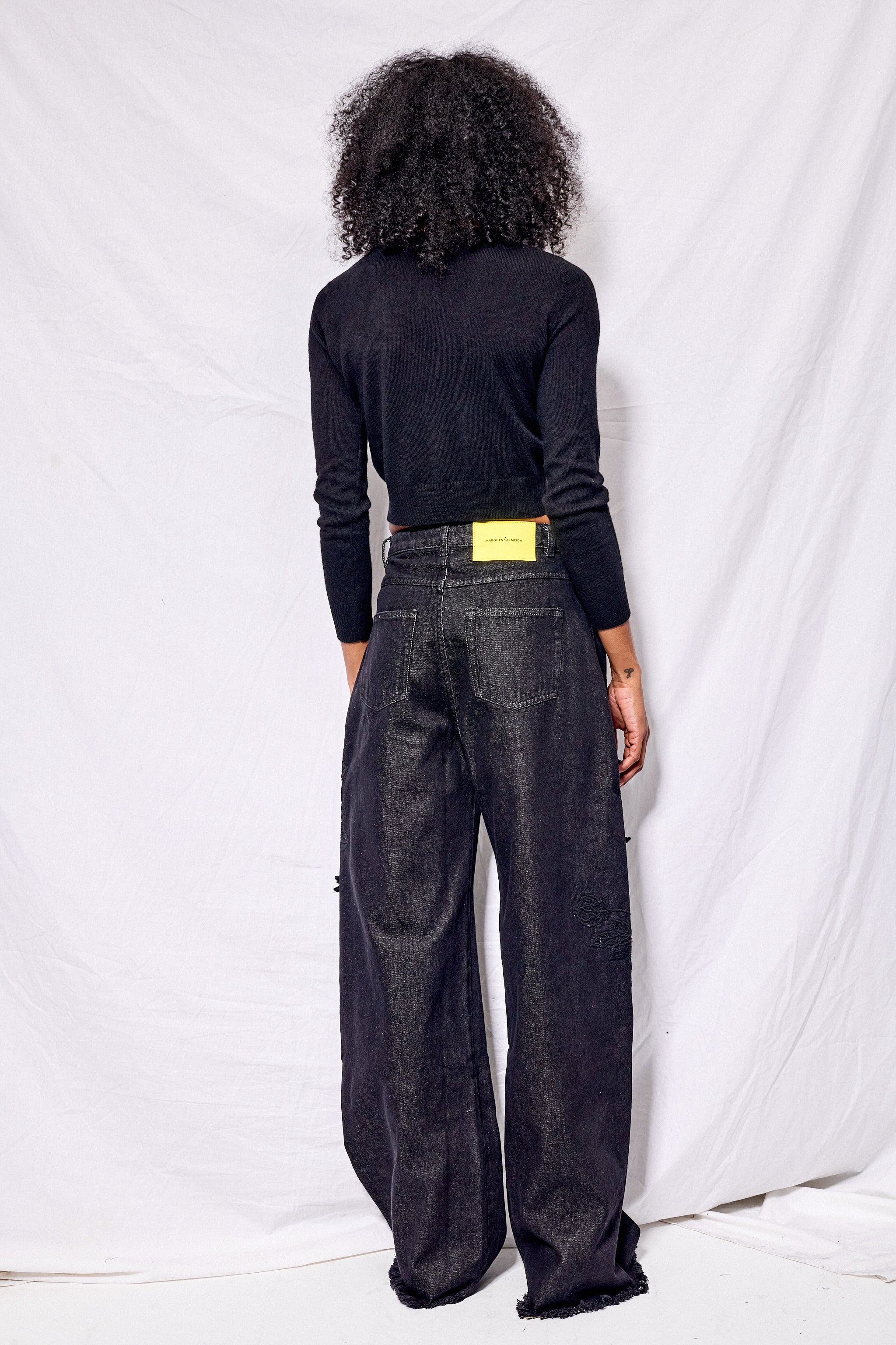 Black Cashmere Crop Cardigan - Image 4