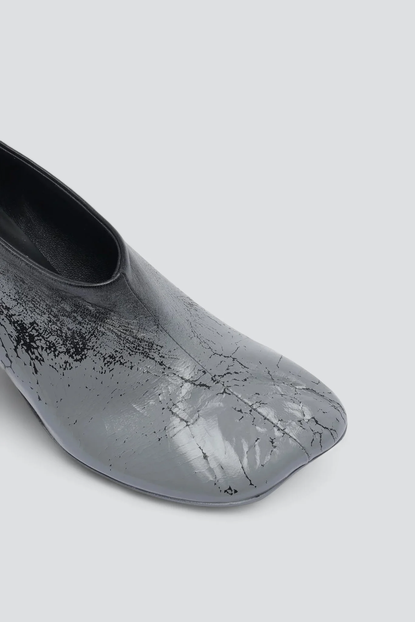 Black/Castlerock Court Shoe - Image 3