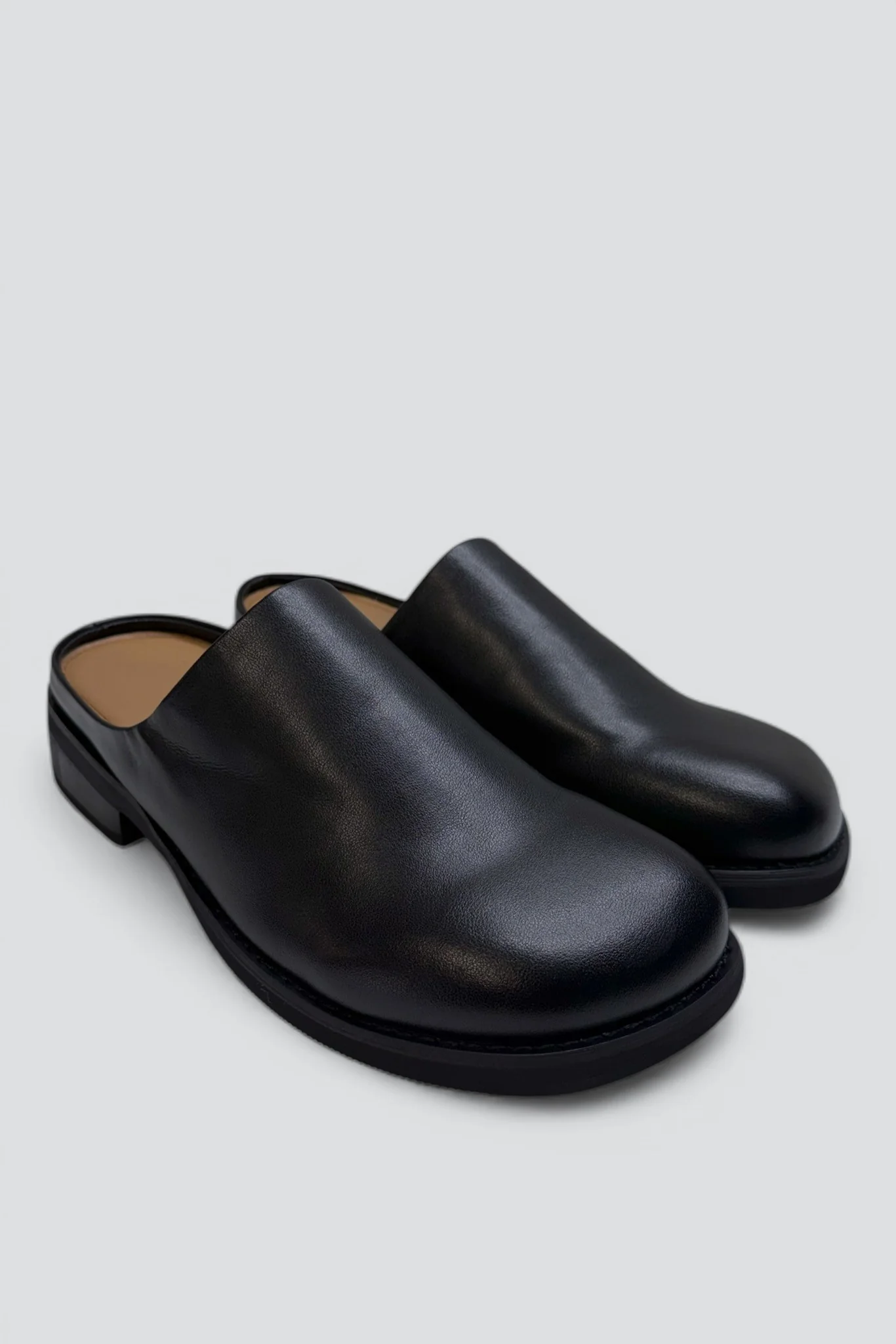Black Leather Round Mule - Image 3
