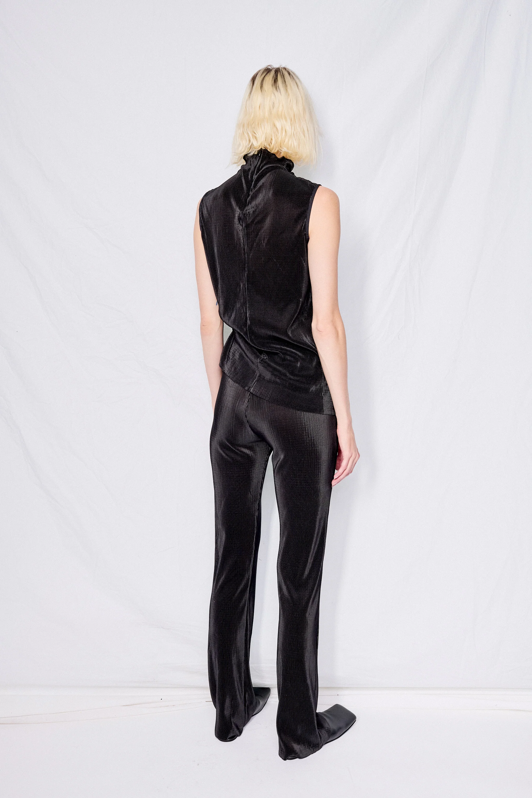 Black Plisse Sleeveless Mockneck Top - Image 7