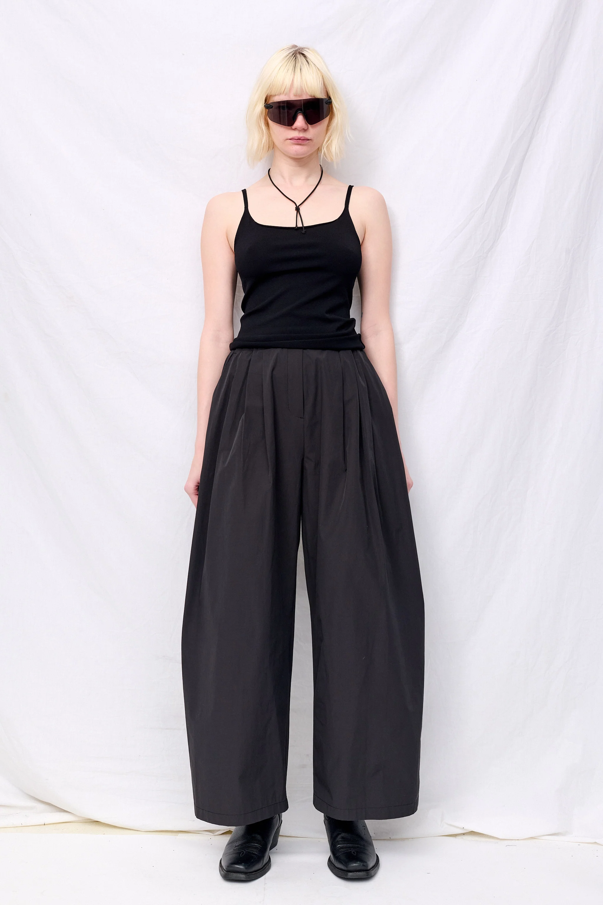 Black Three Tuck Banding Pant - Image 4