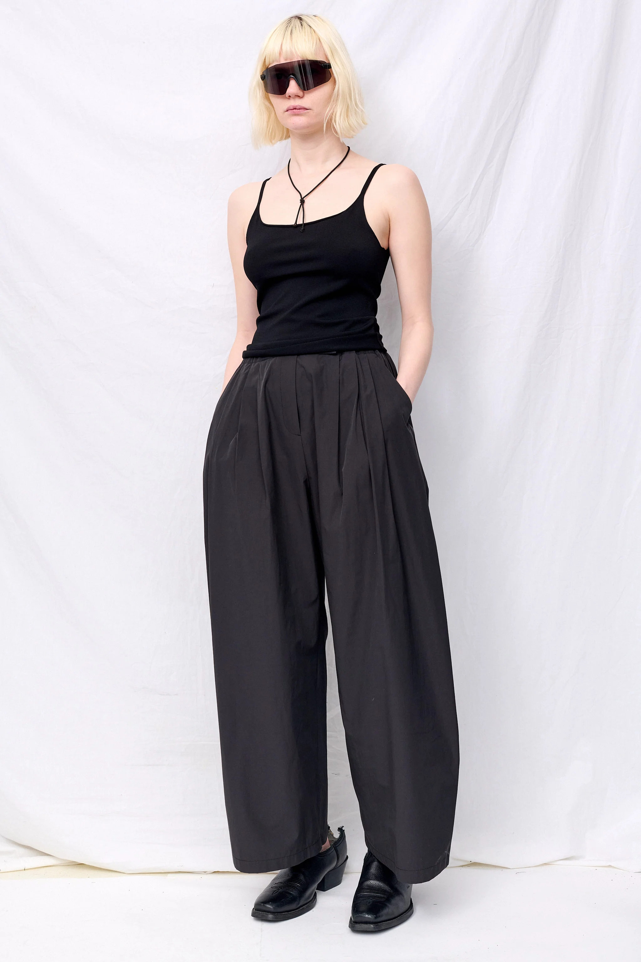 Black Three Tuck Banding Pant - Image 5