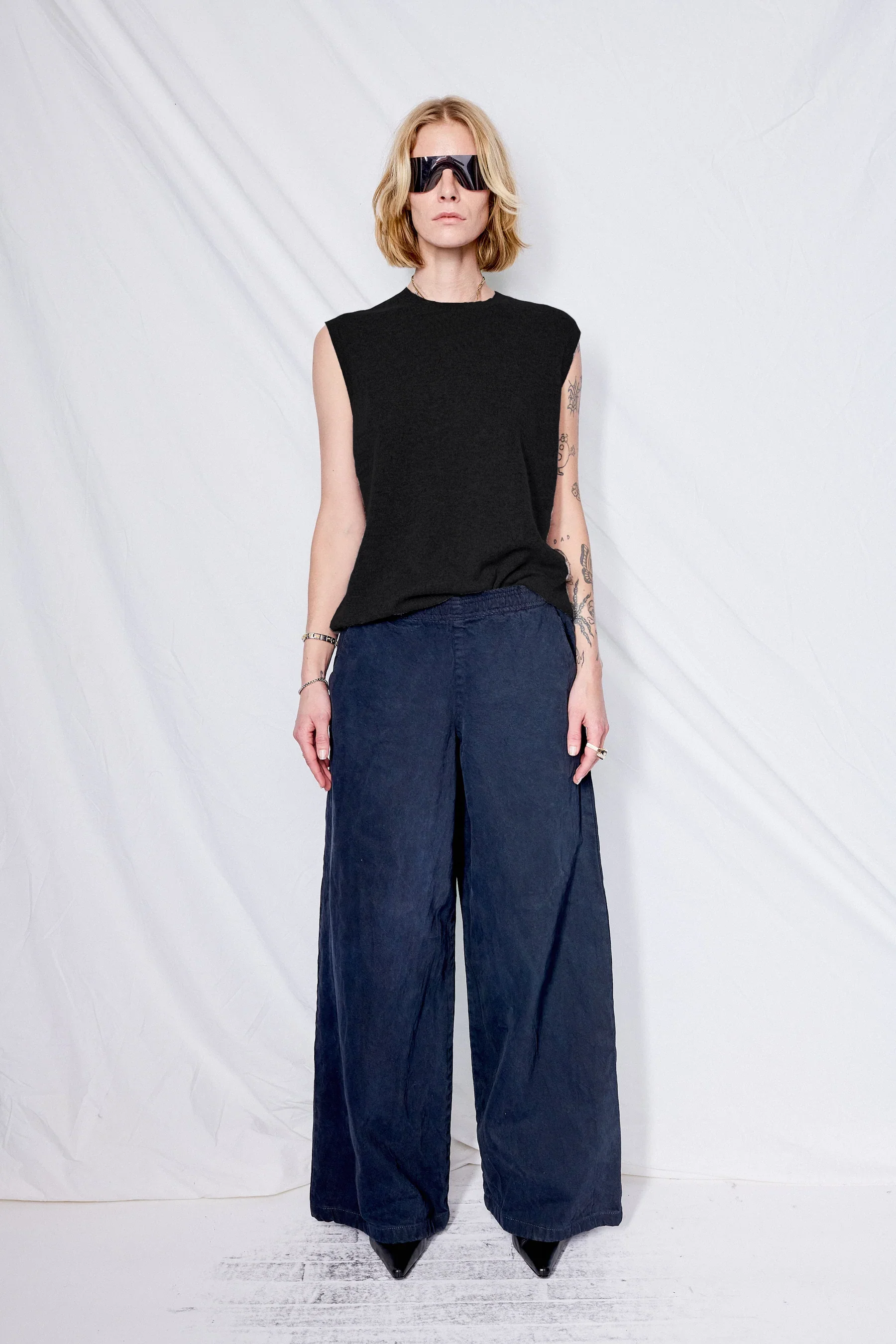 Black Cashmere Yogi Vest - Image 3