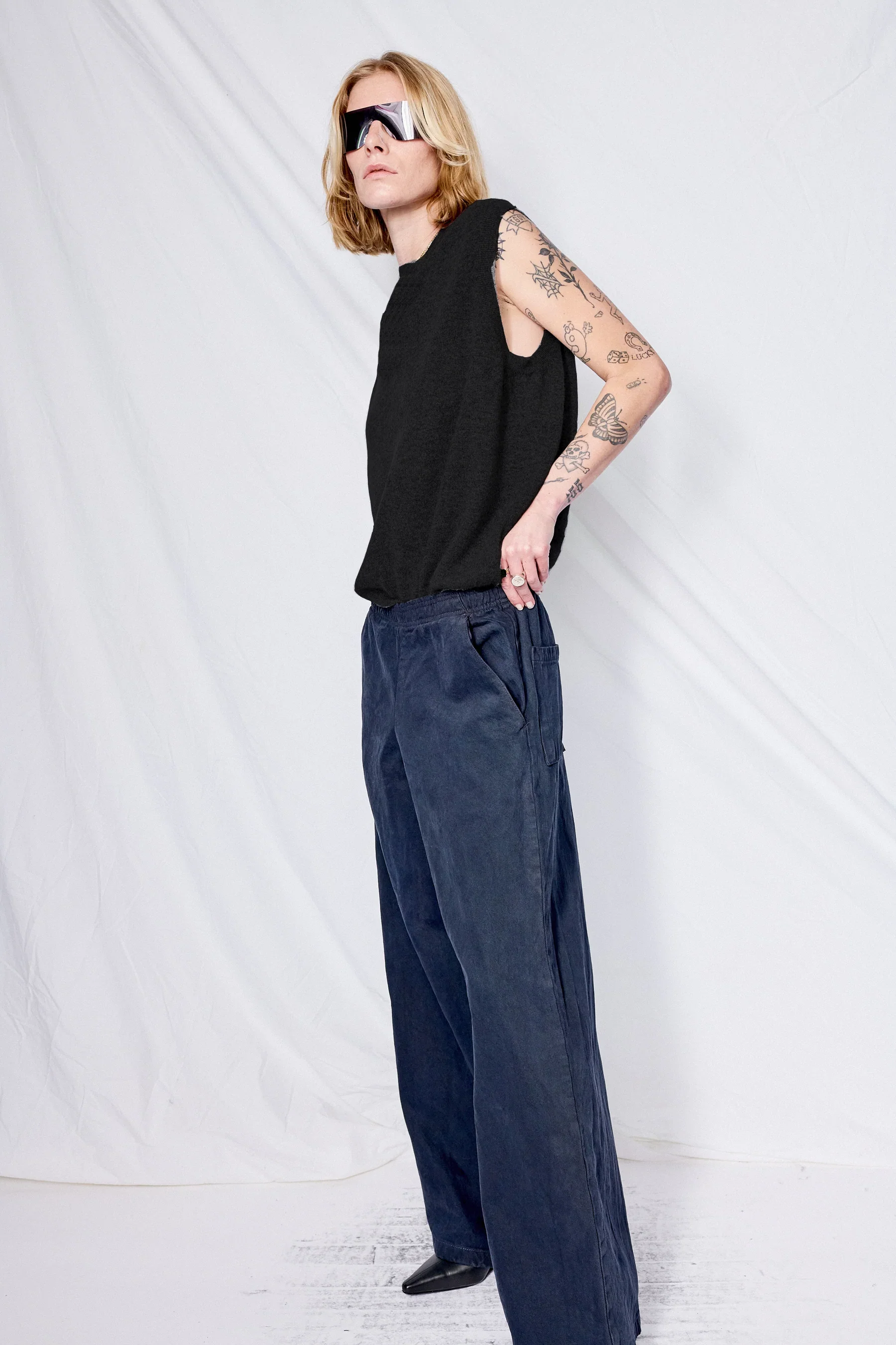 Black Cashmere Yogi Vest - Image 4