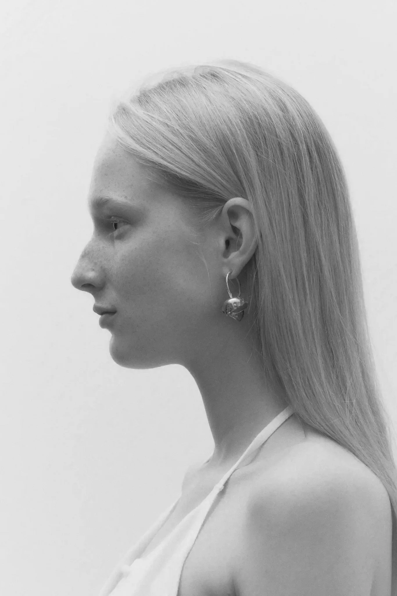 Gold Cerezas Earrings - Image 3
