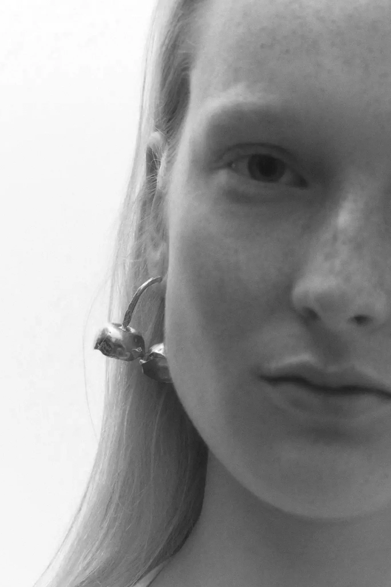 Gold Cerezas Earrings - Image 5