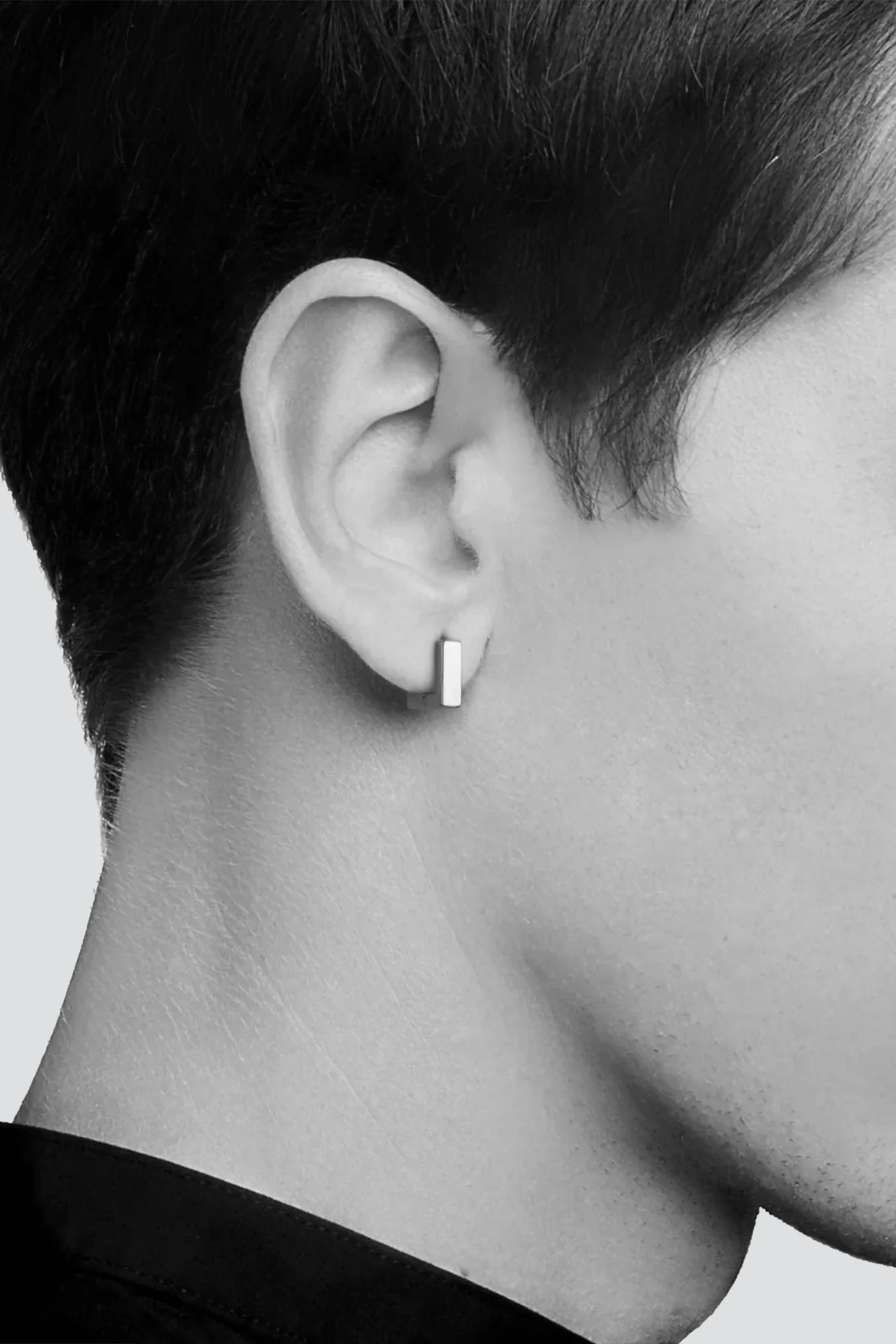 Gold Vermeil Scatola Huggie Earring - Image 2