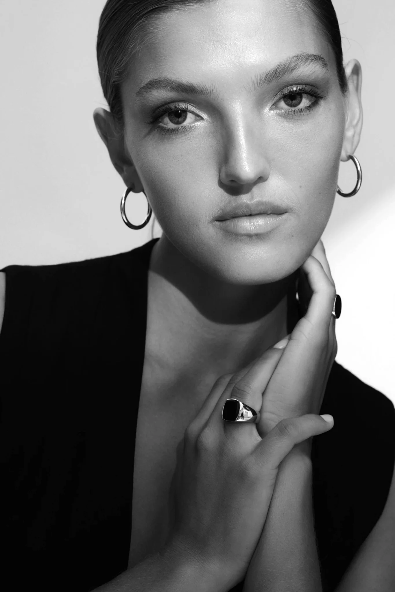 Silver W Cushion Black Onyx Ring - Image 3